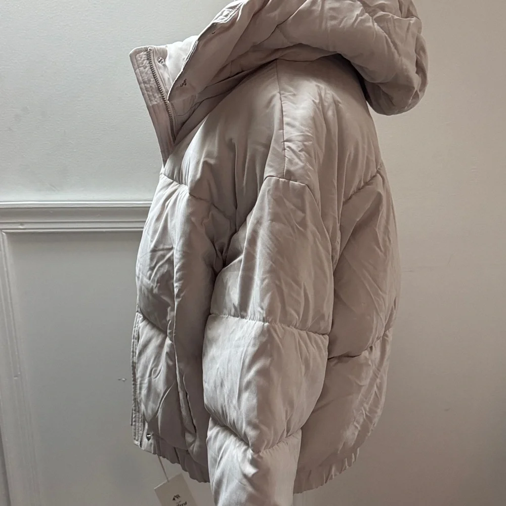 Abercrombie & Fitch Women's Beige Puffer Jacket - Picture 7 of 15